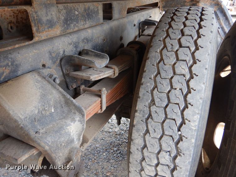 image for item DO1486 1995 Ford F800  dump truck