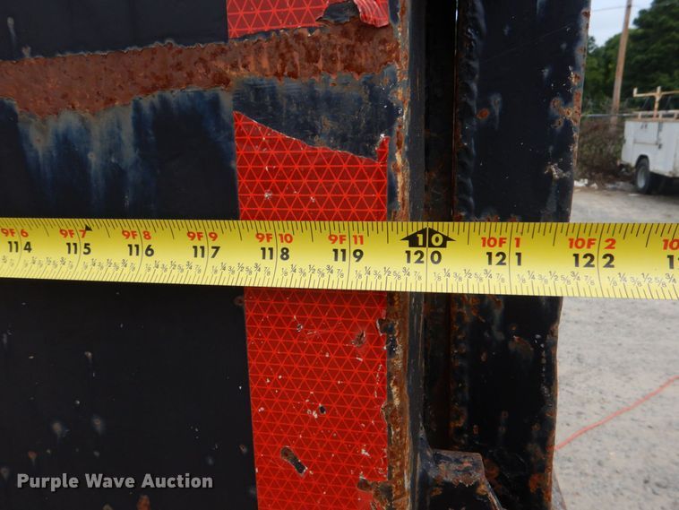 image for item DO1486 1995 Ford F800  dump truck