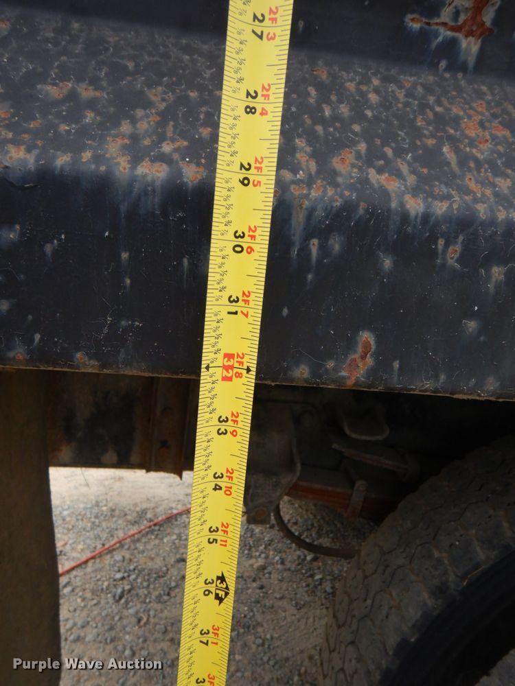 image for item DO1486 1995 Ford F800  dump truck