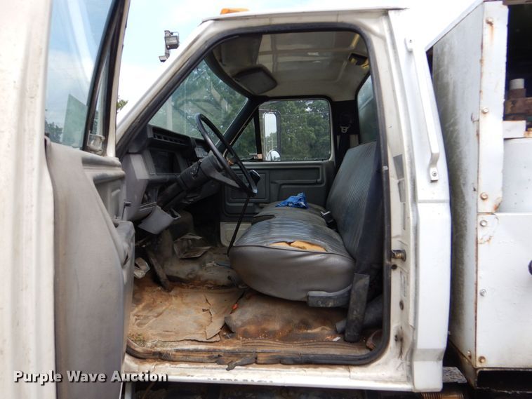 image for item DO1486 1995 Ford F800  dump truck