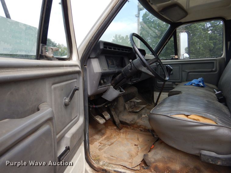 image for item DO1486 1995 Ford F800  dump truck