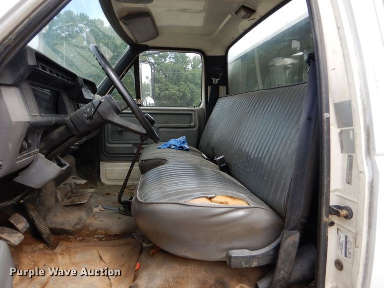 image for item DO1486 1995 Ford F800  dump truck