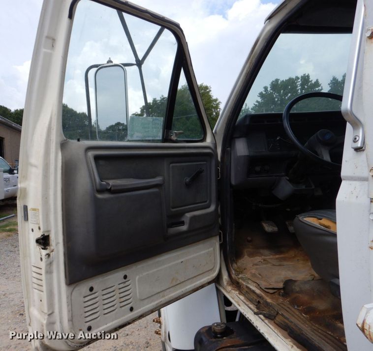 image for item DO1486 1995 Ford F800  dump truck