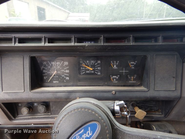 image for item DO1486 1995 Ford F800  dump truck