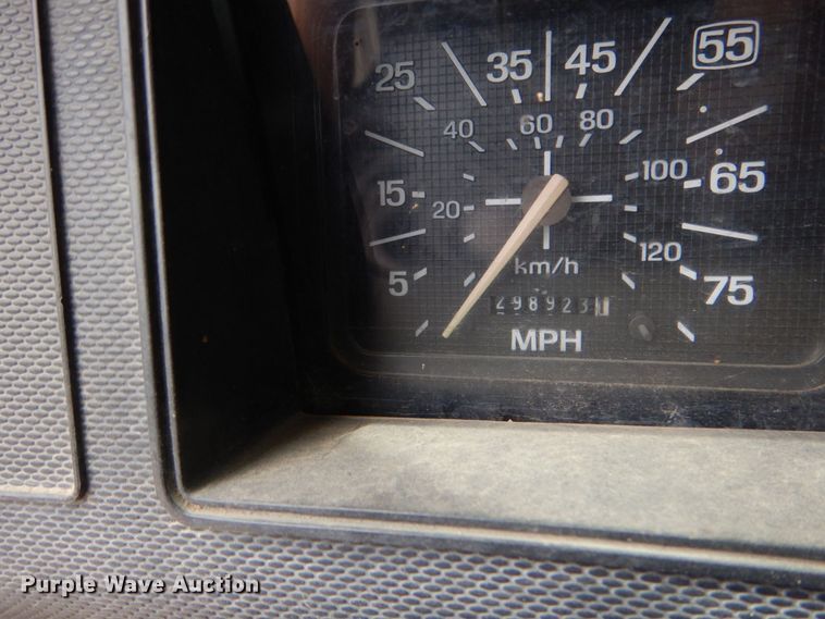 image for item DO1486 1995 Ford F800  dump truck