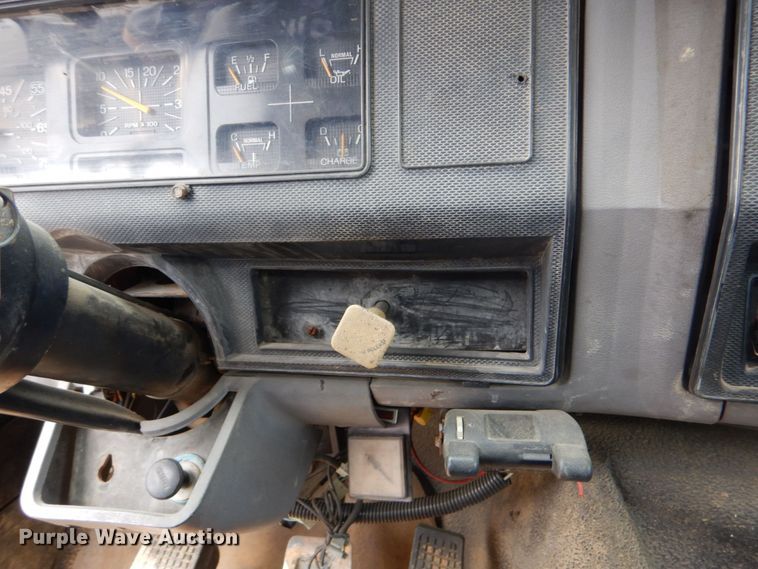 image for item DO1486 1995 Ford F800  dump truck