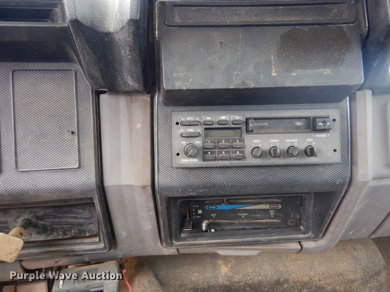 image for item DO1486 1995 Ford F800  dump truck