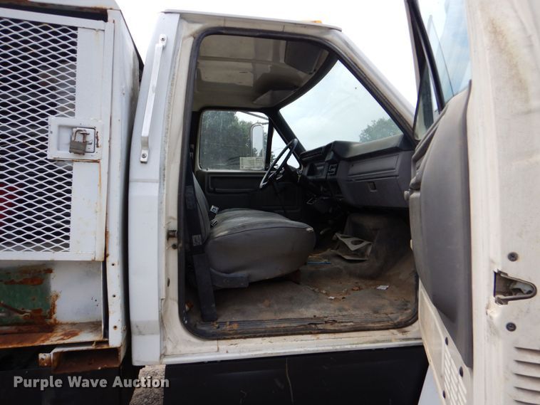 image for item DO1486 1995 Ford F800  dump truck