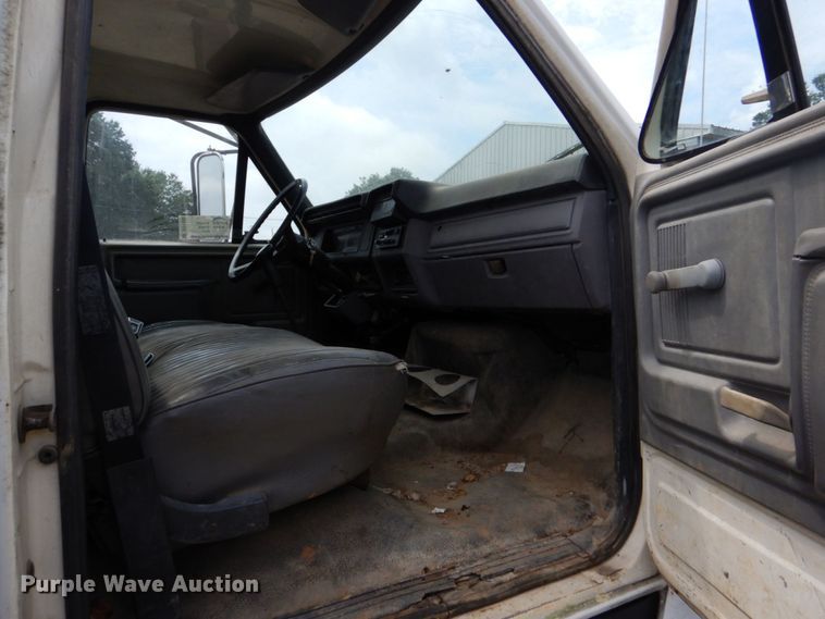 image for item DO1486 1995 Ford F800  dump truck