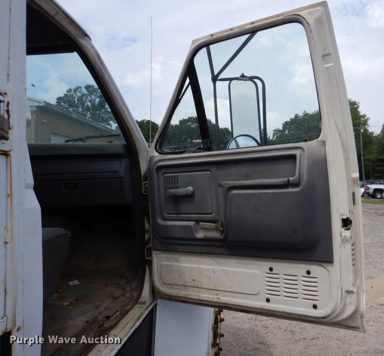 image for item DO1486 1995 Ford F800  dump truck