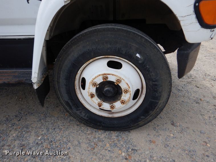 image for item DO1486 1995 Ford F800  dump truck