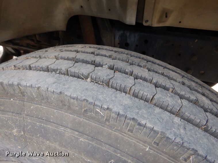 image for item DO1486 1995 Ford F800  dump truck