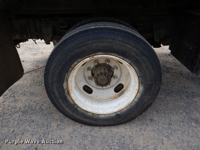 image for item DO1486 1995 Ford F800  dump truck