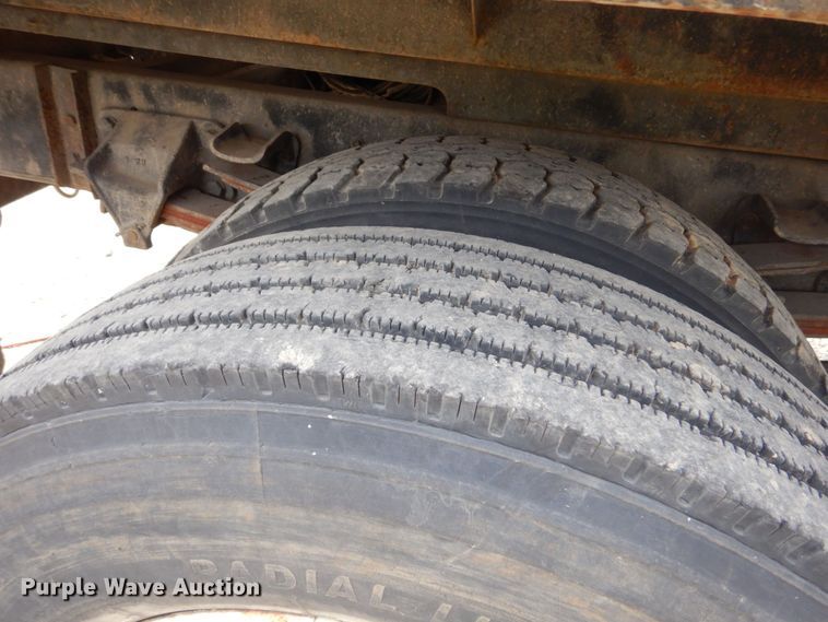 image for item DO1486 1995 Ford F800  dump truck