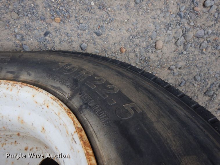 image for item DO1486 1995 Ford F800  dump truck