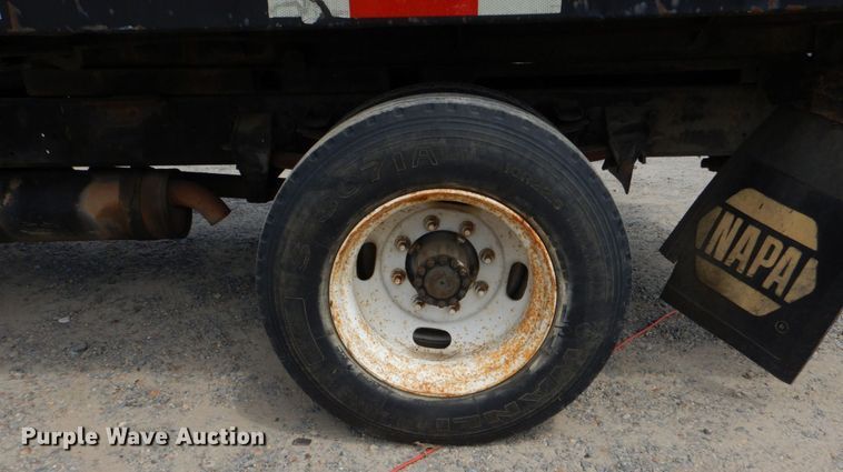 image for item DO1486 1995 Ford F800  dump truck