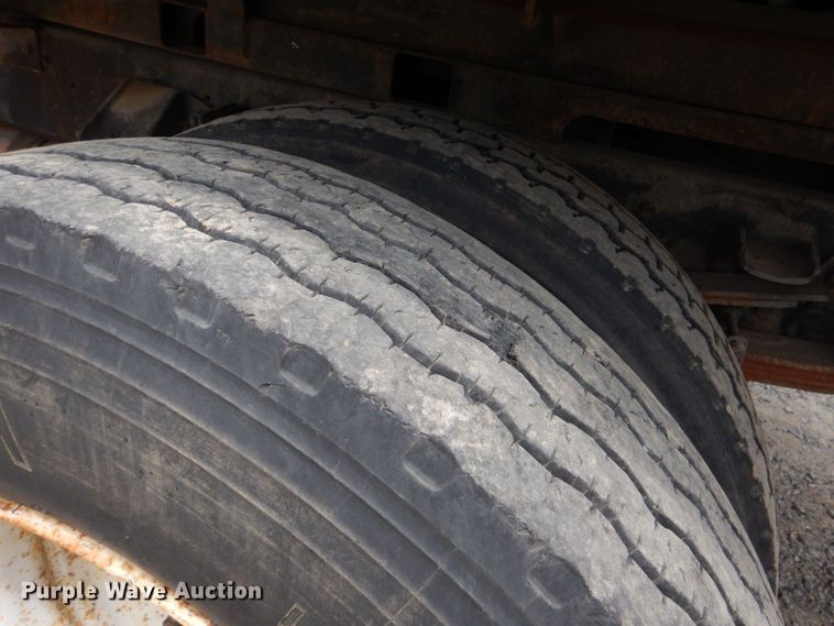 image for item DO1486 1995 Ford F800  dump truck