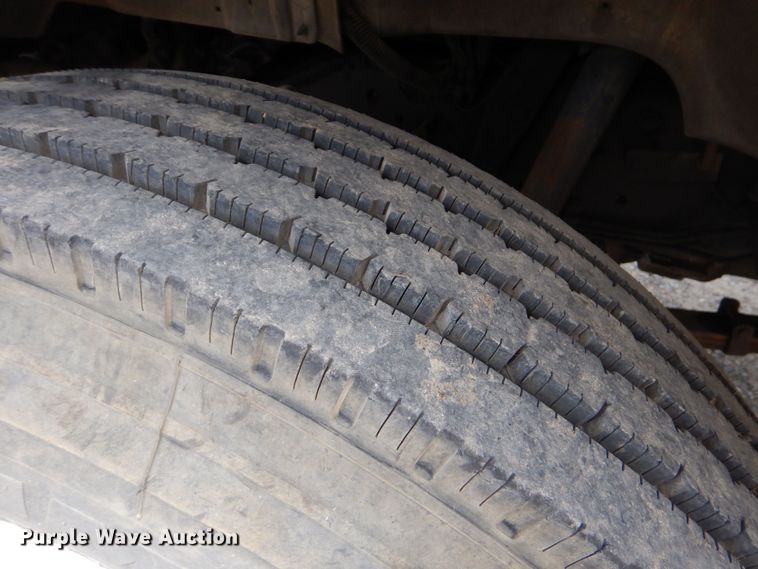 image for item DO1486 1995 Ford F800  dump truck