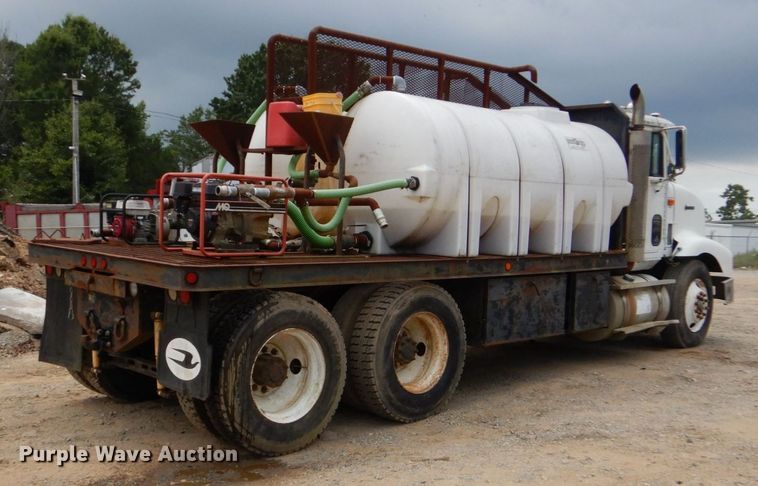 image for item DO1492 1994 International 9200  flatbed truck