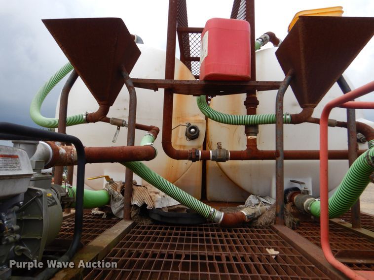 image for item DO1492 1994 International 9200  flatbed truck