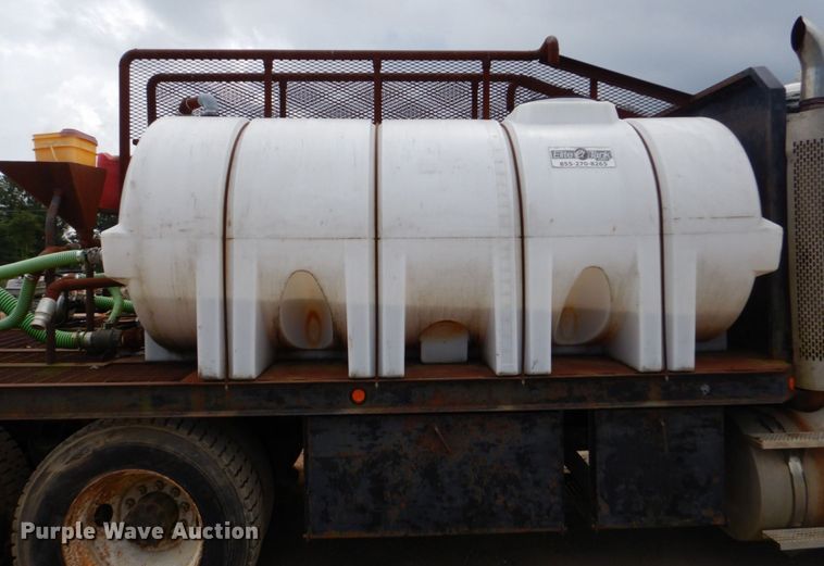 image for item DO1492 1994 International 9200  flatbed truck