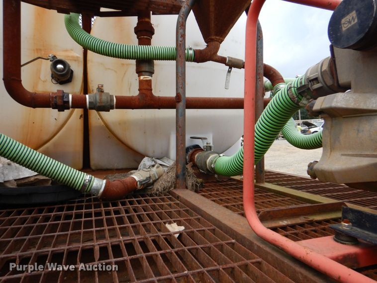 image for item DO1492 1994 International 9200  flatbed truck