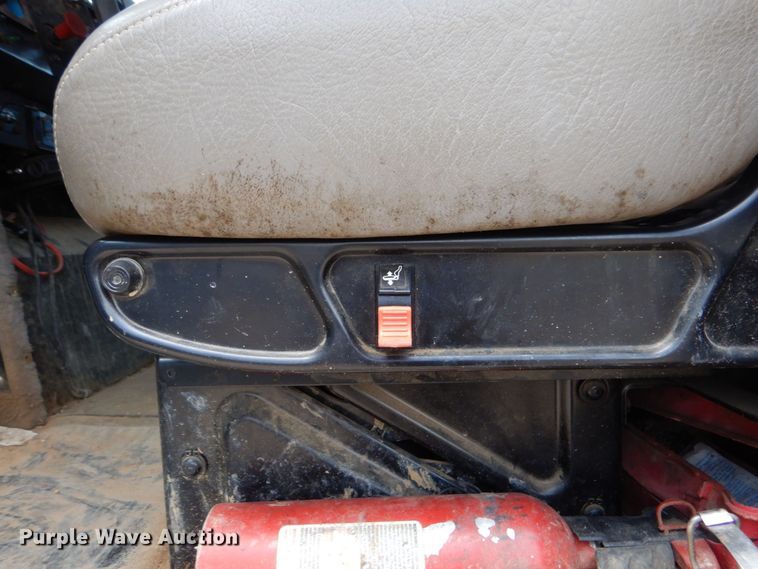 image for item DO1492 1994 International 9200  flatbed truck