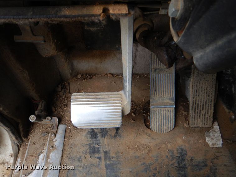 image for item DO1492 1994 International 9200  flatbed truck