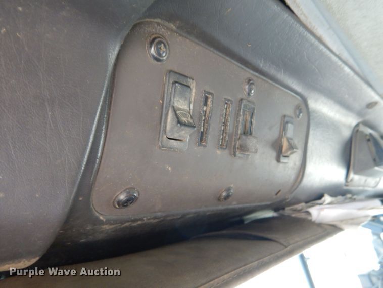 image for item DO1492 1994 International 9200  flatbed truck