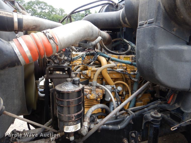 image for item DO1492 1994 International 9200  flatbed truck