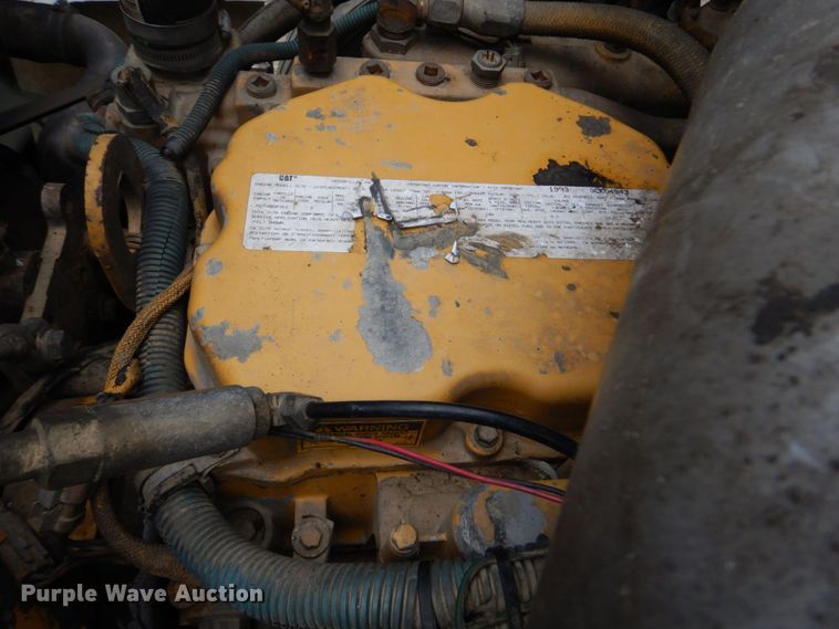 image for item DO1492 1994 International 9200  flatbed truck