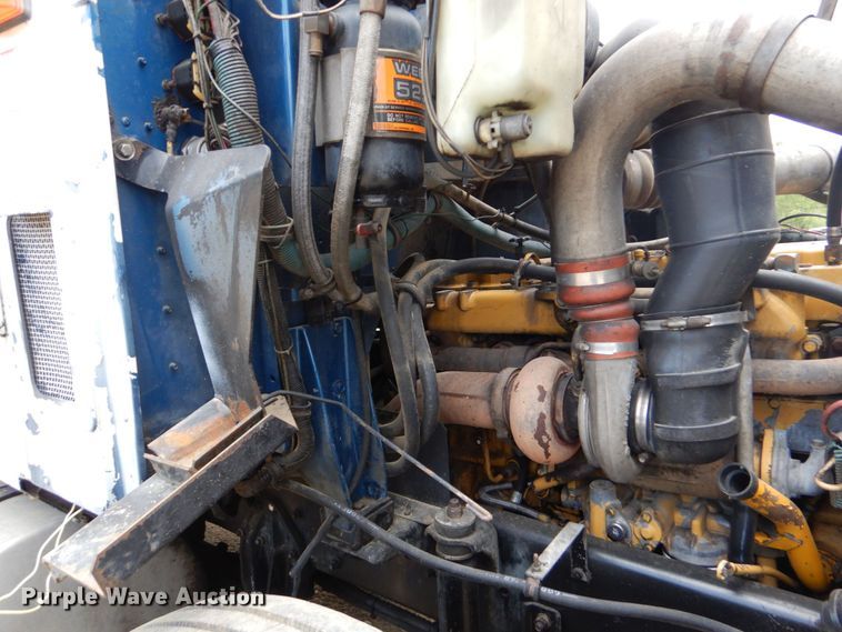 image for item DO1492 1994 International 9200  flatbed truck