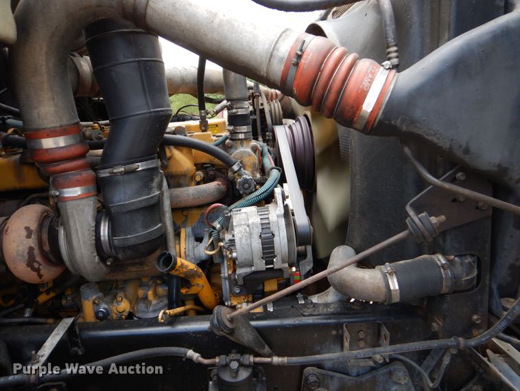 image for item DO1492 1994 International 9200  flatbed truck