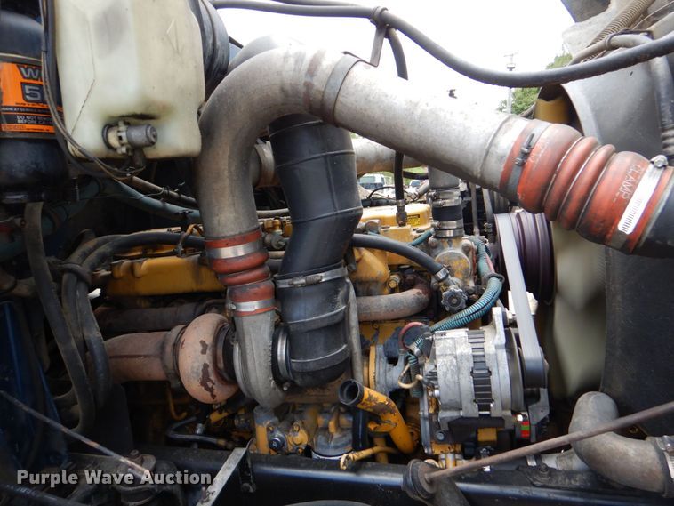 image for item DO1492 1994 International 9200  flatbed truck