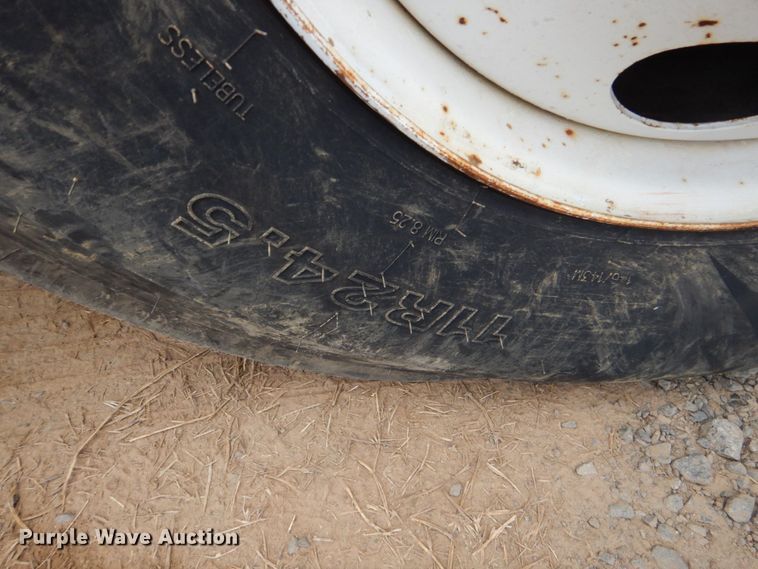 image for item DO1492 1994 International 9200  flatbed truck