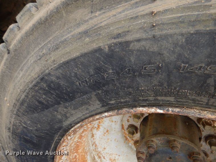 image for item DO1492 1994 International 9200  flatbed truck