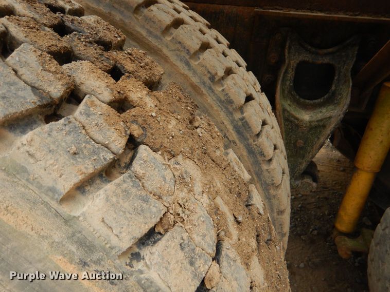 image for item DO1492 1994 International 9200  flatbed truck