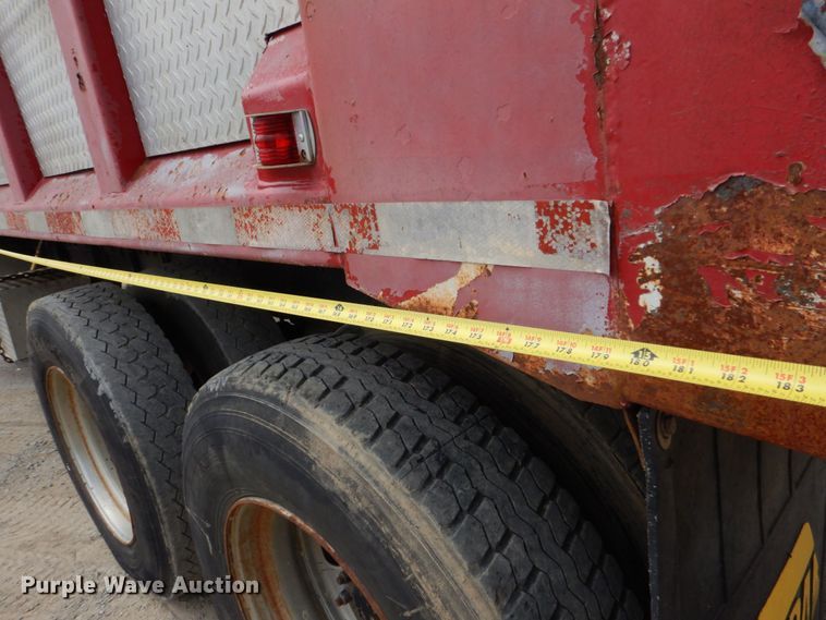 image for item DO1497 1993 Peterbilt 375  dump truck