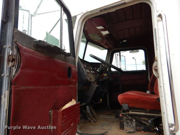 image for item DO1497 1993 Peterbilt 375  dump truck