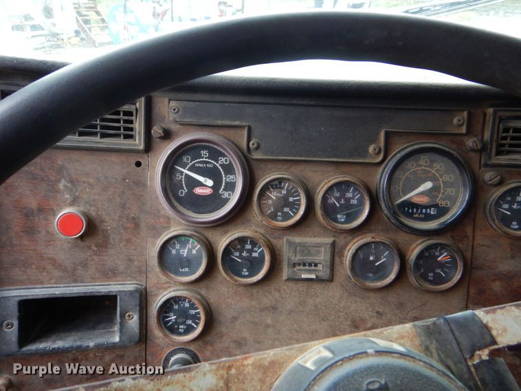 image for item DO1497 1993 Peterbilt 375  dump truck