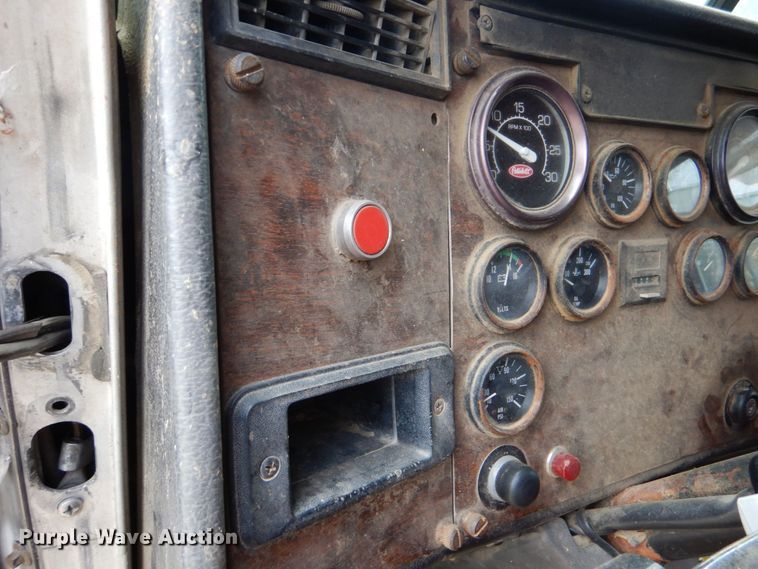 image for item DO1497 1993 Peterbilt 375  dump truck