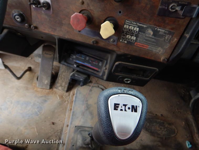 image for item DO1497 1993 Peterbilt 375  dump truck