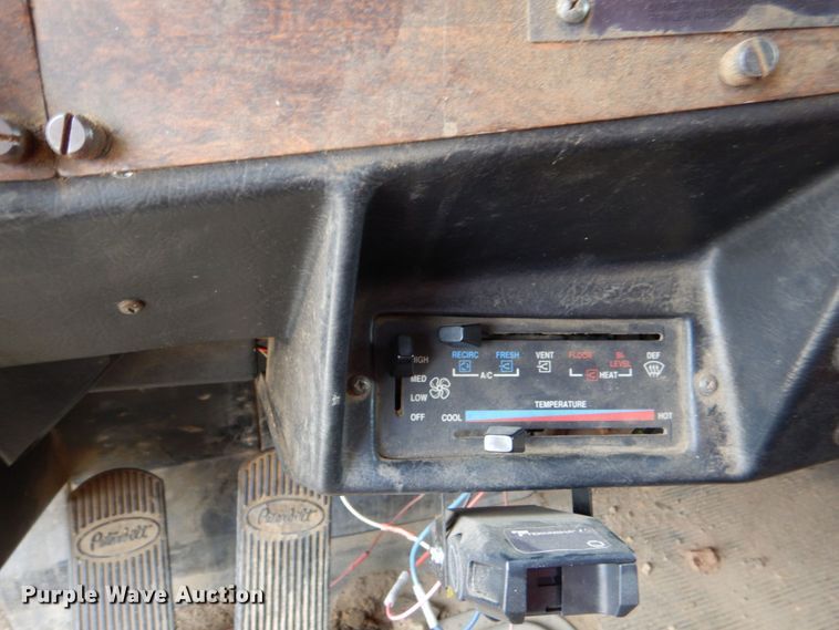 image for item DO1497 1993 Peterbilt 375  dump truck