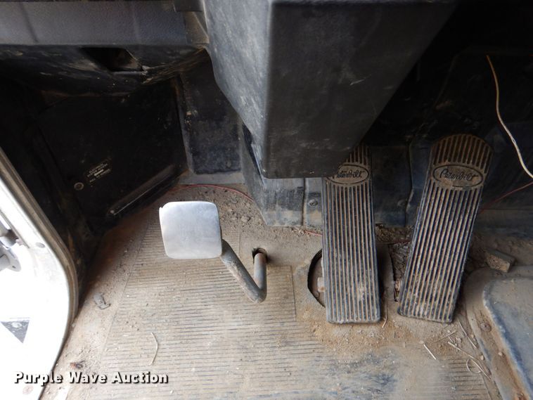 image for item DO1497 1993 Peterbilt 375  dump truck