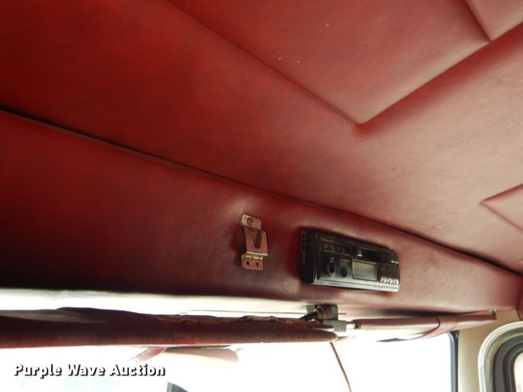 image for item DO1497 1993 Peterbilt 375  dump truck