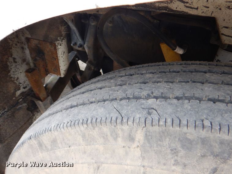 image for item DO1497 1993 Peterbilt 375  dump truck