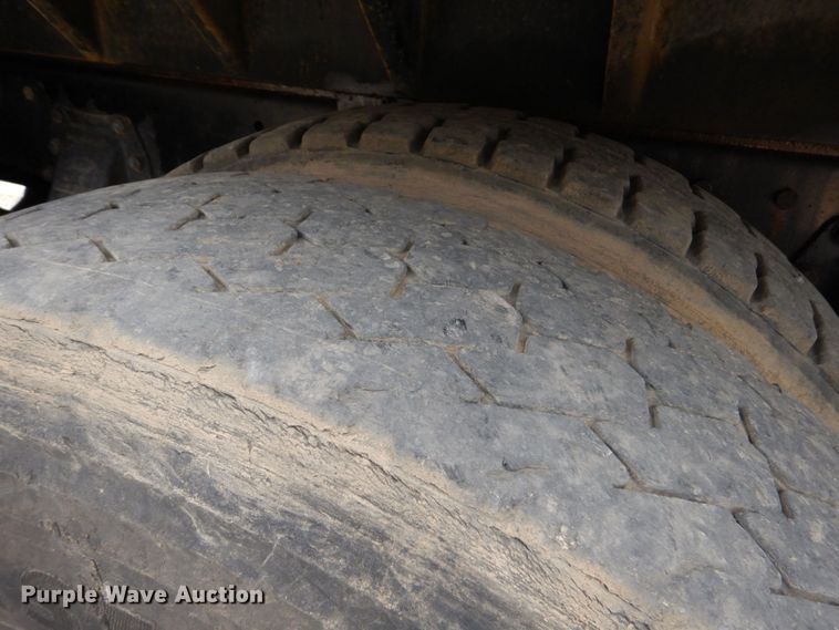 image for item DO1497 1993 Peterbilt 375  dump truck