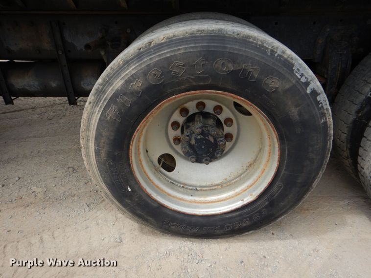 image for item DO1497 1993 Peterbilt 375  dump truck