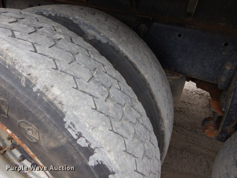 image for item DO1497 1993 Peterbilt 375  dump truck