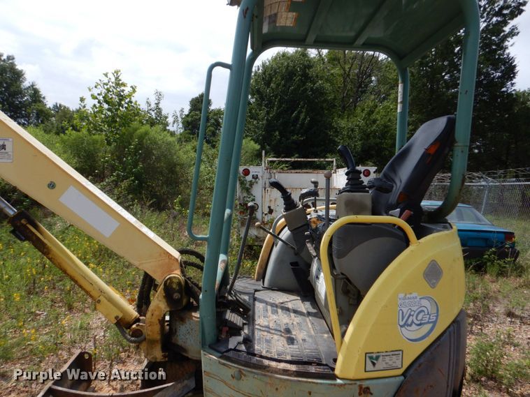 image for item DO1498 2006 Yanmar ViO35-3  mini excavator